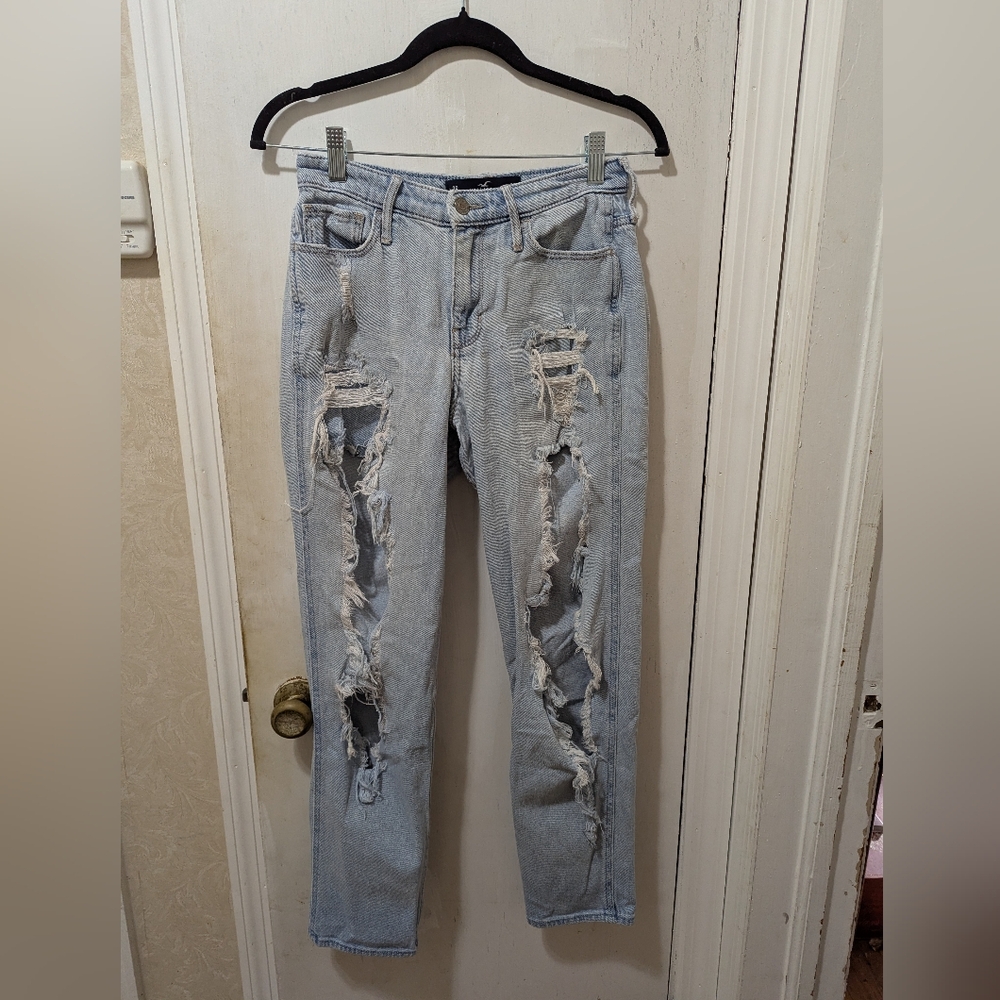 Hollister Light Wash Distressed High Rise Mom Jean Size 26x27 Vintage Stretch